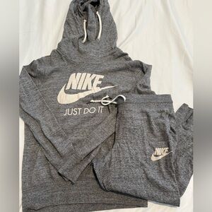 Women’s Nike set